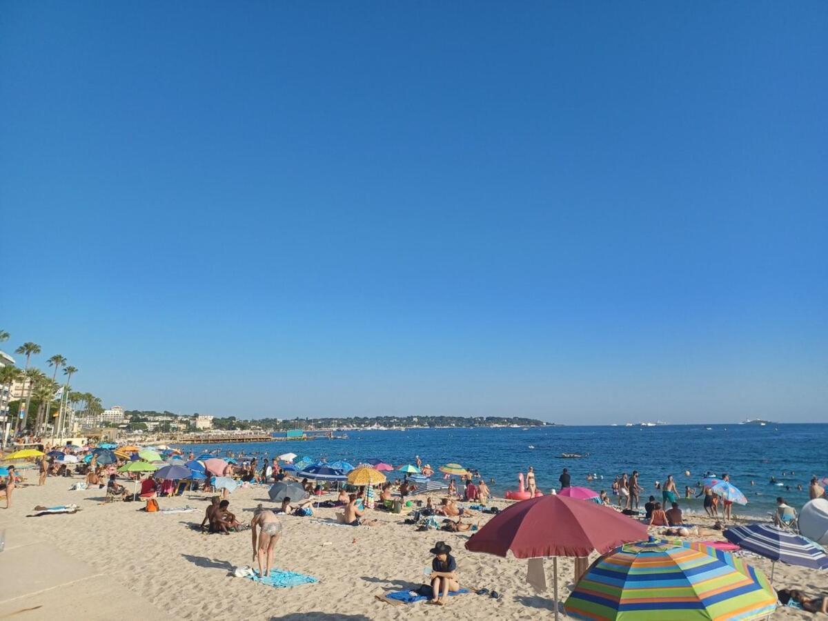 Juan Les Pins Tanit Studio Climatise Vue Sur Mer Piscine Antibes Kültér fotó